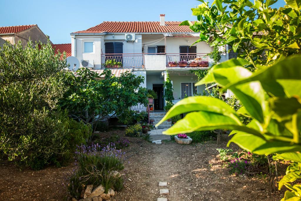 Garden Apartments Komiža Extérieur photo