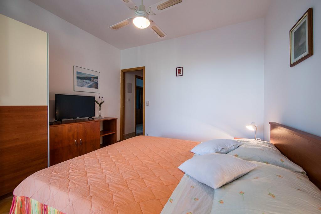 Garden Apartments Komiža Extérieur photo