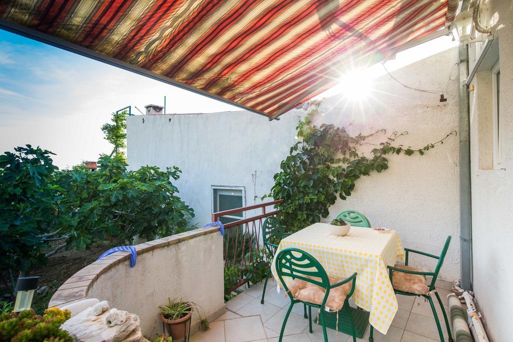 Garden Apartments Komiža Extérieur photo