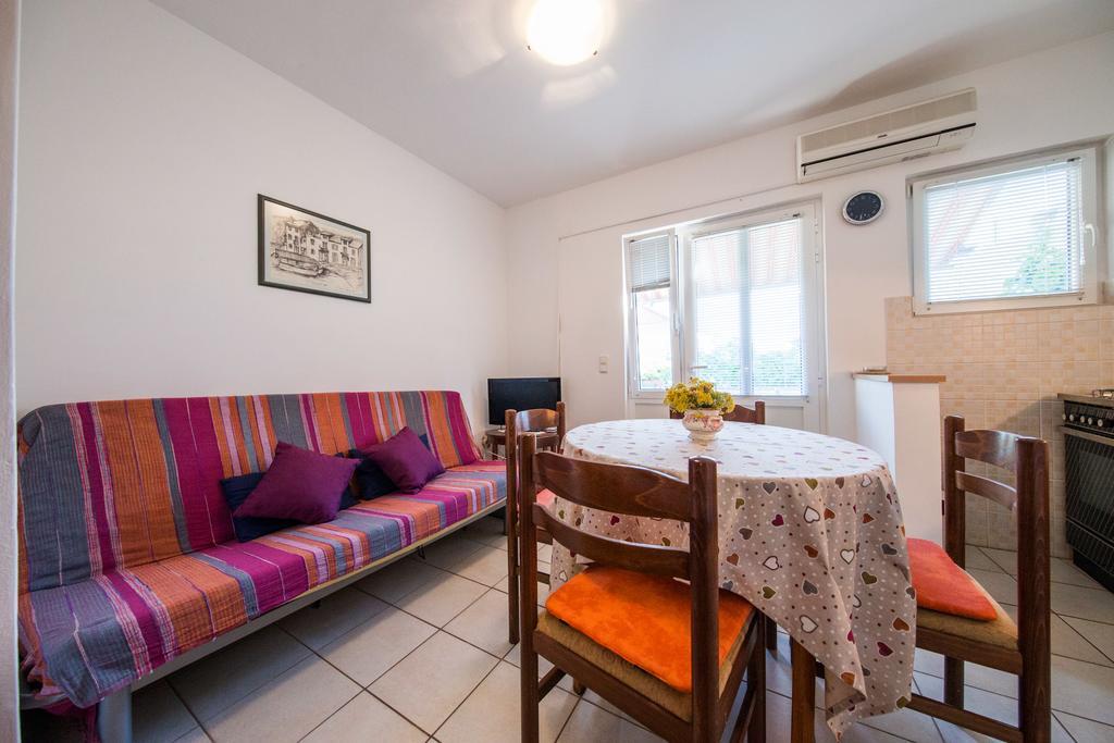Garden Apartments Komiža Extérieur photo