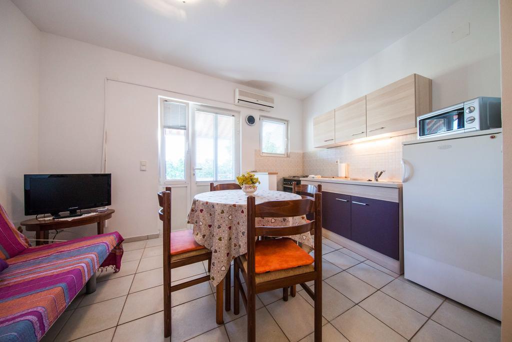 Garden Apartments Komiža Extérieur photo