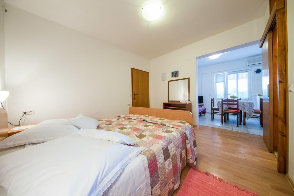 Garden Apartments Komiža Extérieur photo