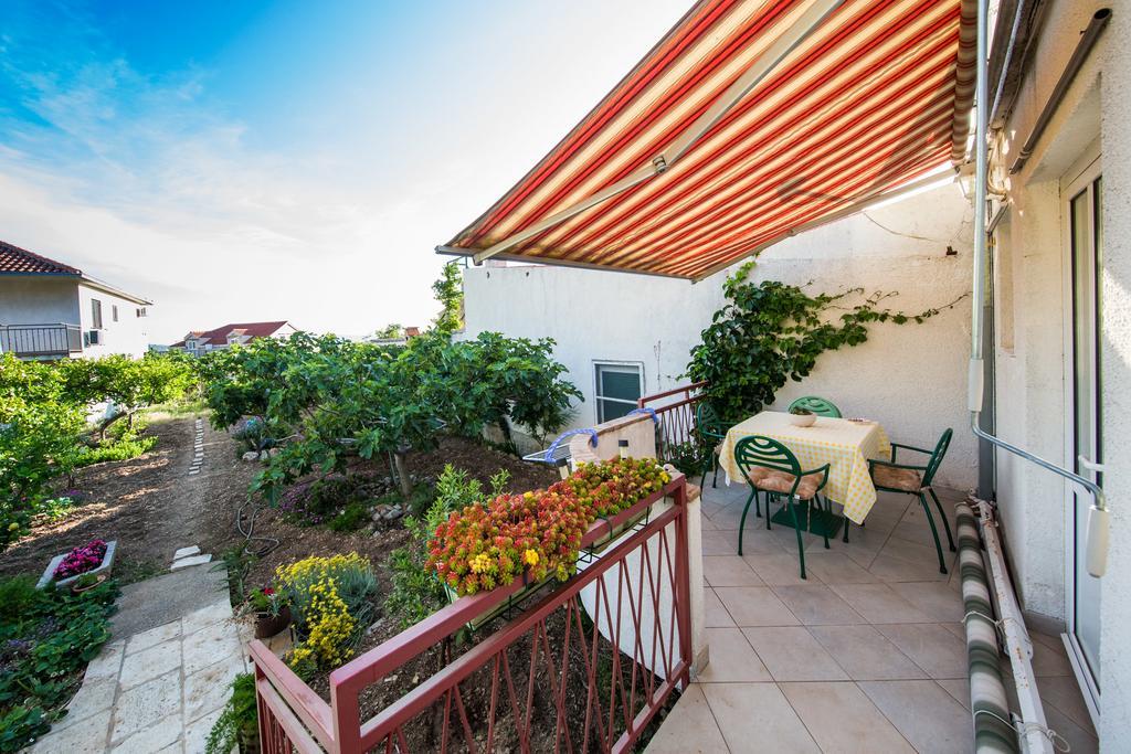 Garden Apartments Komiža Extérieur photo